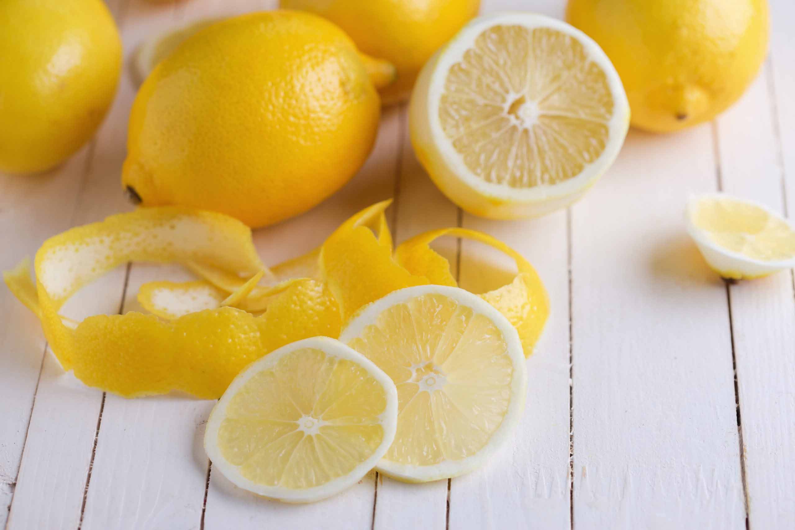 La magie du citron : 3 solutions contre les odeurs gênantes en cuisine