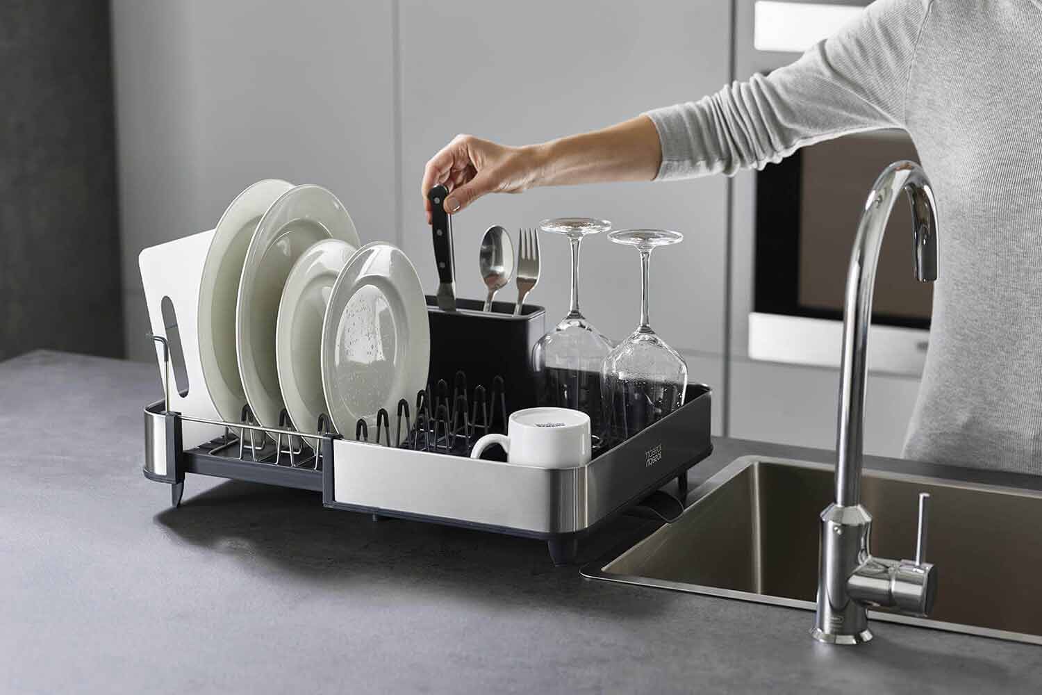 5 étapes simples pour nettoyer un égouttoir à vaisselle en plastique