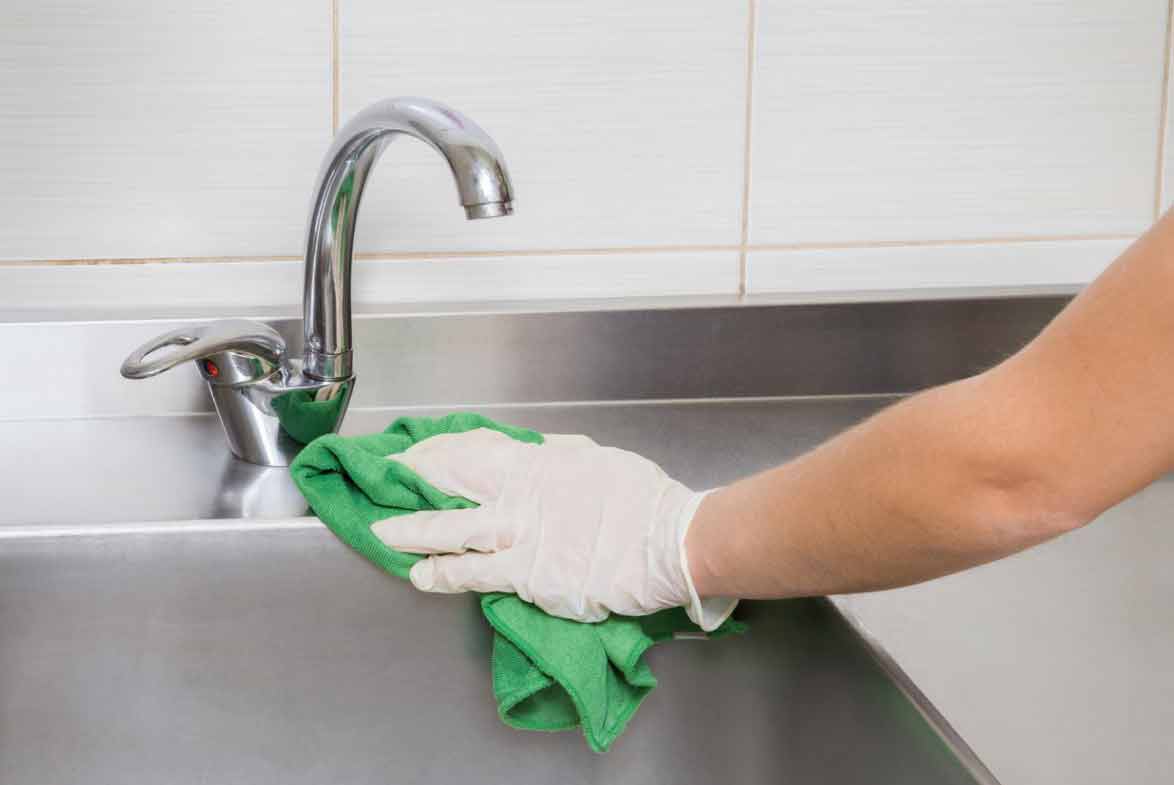 Inox et propreté : le duo gagnant contre les bactéries dans votre évier