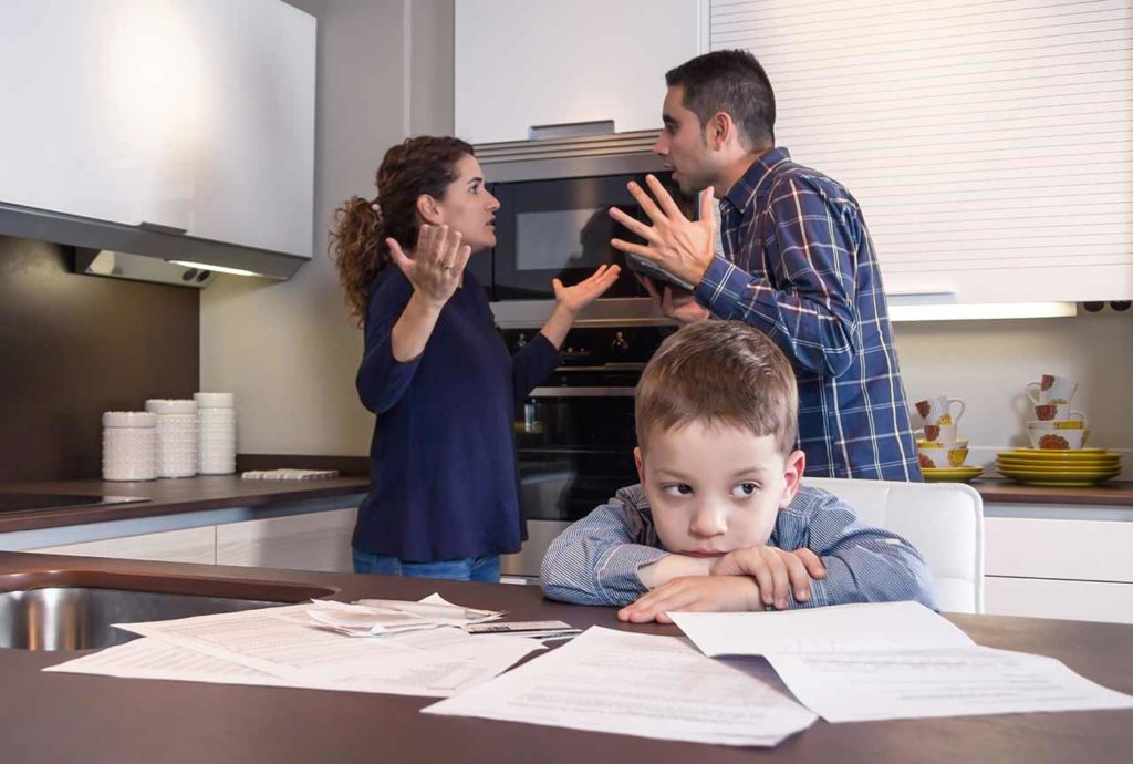 Rester unis pour protéger les enfants : quel est le prix du compromis ?